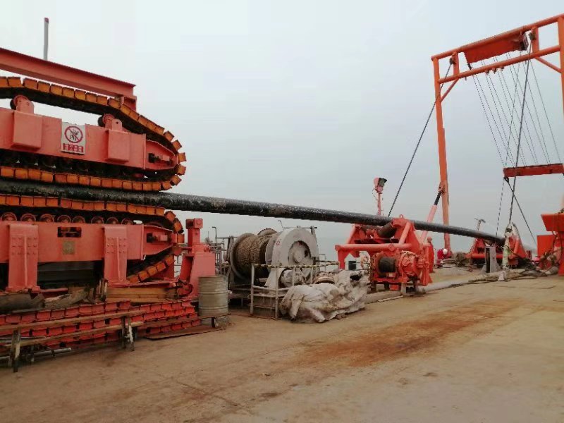 我公司负责施工的原渤西油气处理厂登陆管道与高沙岭港区10万吨级航道一期工程及防波堤一期工程交叉影响区域部分海底管道回收工程项目进展顺利