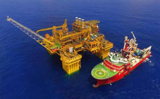 “深海一号”能源站主脐带缆铺设完成