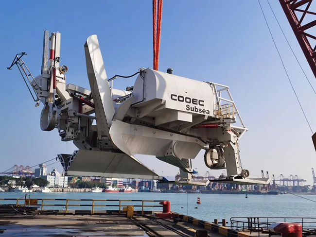 我国首次深水犁式挖沟机海试成功