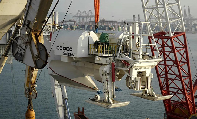 我国首次深水犁式挖沟机海试成功