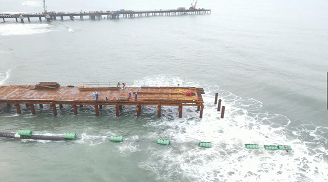 尼日尔-贝宁原油外输管线项目海上终端工程-近岸段海底管线均已顺利拖拉就位