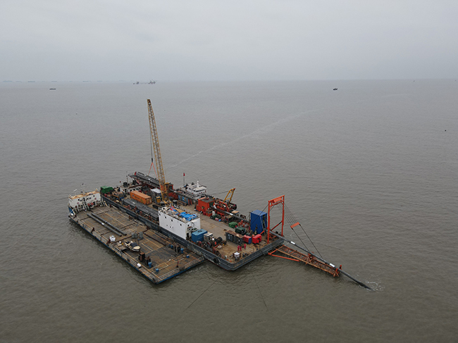 冀东南堡1-29储气库先导试验地面工程注采集输管道项目铺管船施工项目进展顺利