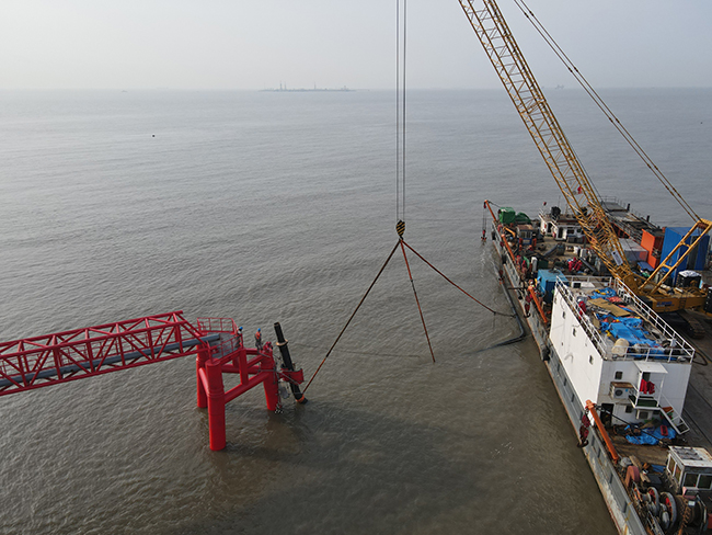 冀东南堡1-29储气库先导试验地面工程注采集输管道项目铺管船施工项目进展顺利