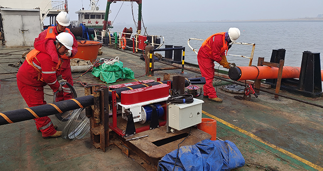 我司首次定向钻穿越二界沟航道—月东海缆更换维修项目顺利完工