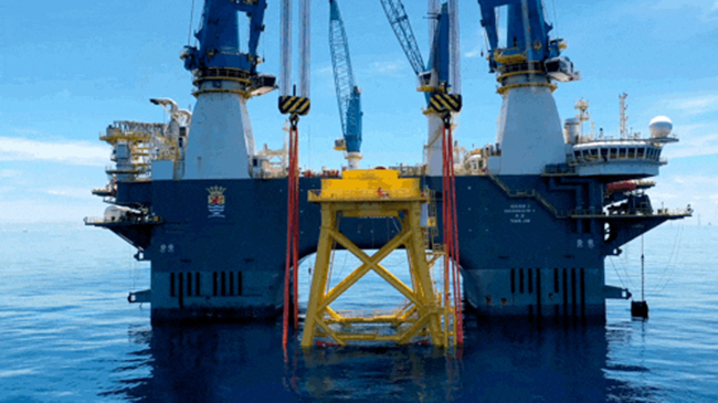 全球首台“导管架风机 网箱”风渔融合一体化装备顺利完成海上安装