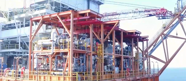 我国最大海上智能油田群日产量创新高