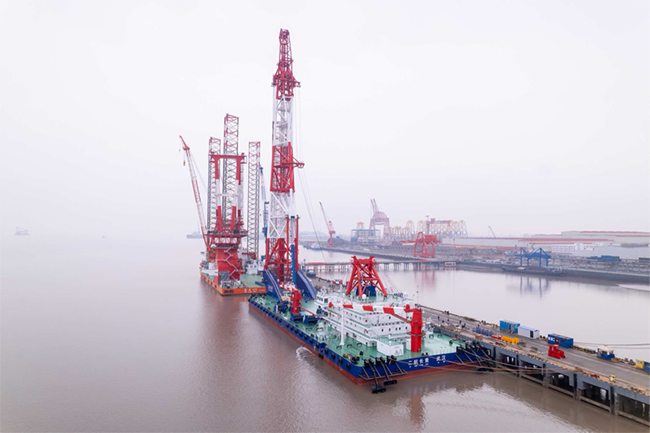 全球最大打桩船“二航长青”号顺利交付 全球最大打桩船“二航长青”号顺利交付
