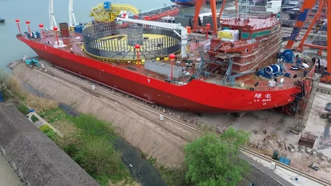 12000吨！国产最大载缆量铺缆船“绿电”号成功下水