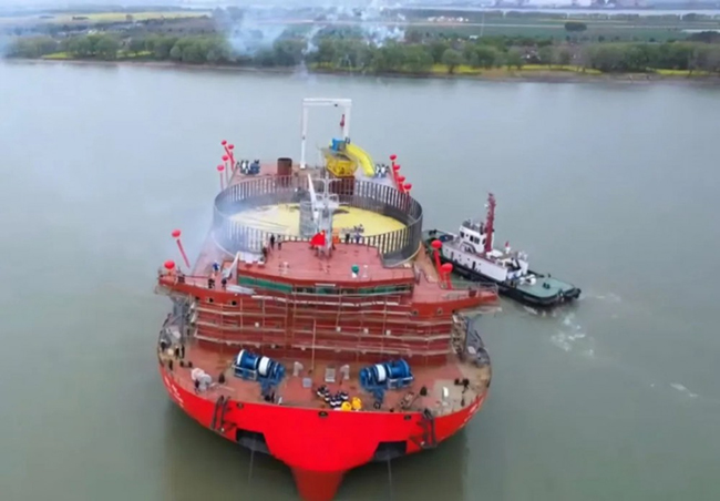 12000吨！国产最大载缆量铺缆船“绿电”号成功下水