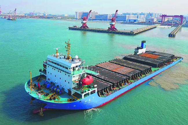 天津智能制造基地最大导管架完成装船作业