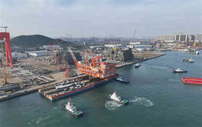 北部湾海域最大海洋油气平台完工起运