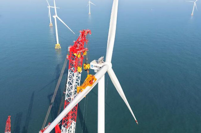 全球首台20兆瓦海上风电机组完成吊装