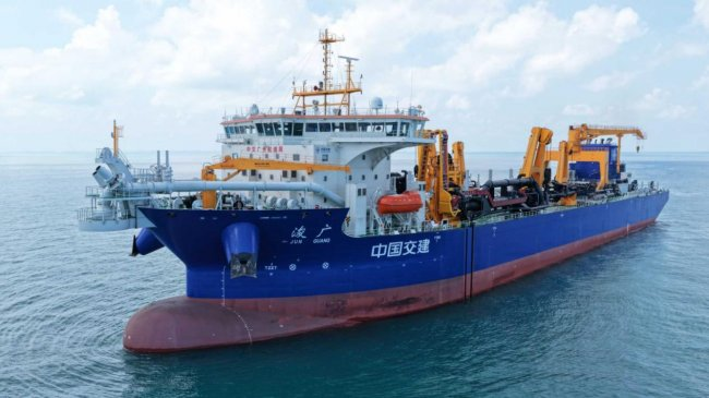 超大型耙吸挖泥船“浚广”助力北海打通海上大通道