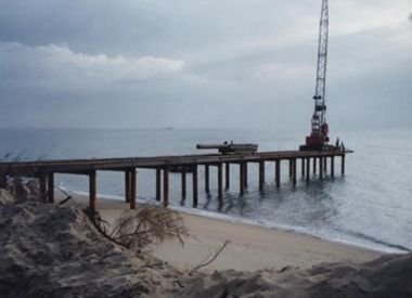 中海油东方1-1油田海底管线登陆安装项目（2002年）