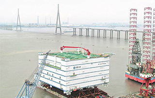 亚洲首座海上换流站在南通出江入海