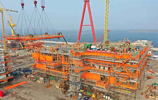 我国首个海洋油气装备“智能制造”项目上部组块全面封顶