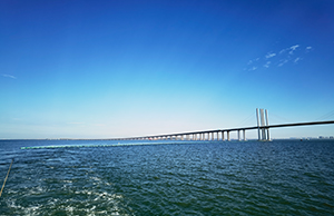 青岛胶州湾海底管道浮拖安装工程顺利完工