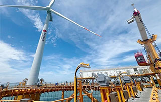 全球首座风渔融合浮式平台投产发电