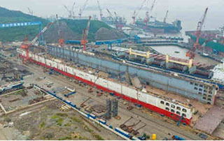 舟山中远海运重工75000吨举力浮船坞顺利实现大合拢节点