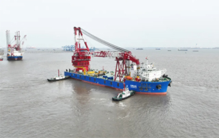 3600T自航式全回转起重船“电建志高”启航