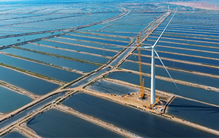 高铁可靠性基因赋能，中车株洲所12MW海上双馈风电机组成功吊装