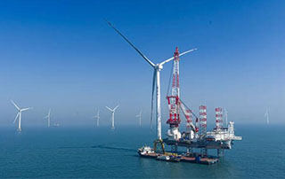 全球首台20兆瓦海上风电机组完成吊装