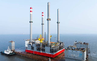 我国最大的智能自安装生产处理平台 “海洋石油166”成功下水测试