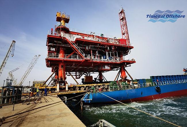 冀东油田（新建导管架和海上简易生产平台的安装）项目进展顺利
