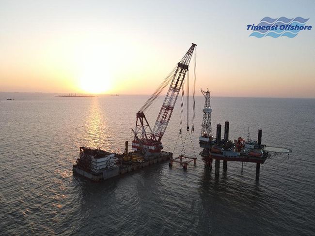 冀东油田（新建导管架和海上简易生产平台的安装）项目进展顺利