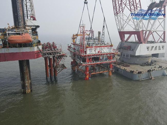 冀东油田（新建导管架和海上简易生产平台的安装）项目进展顺利